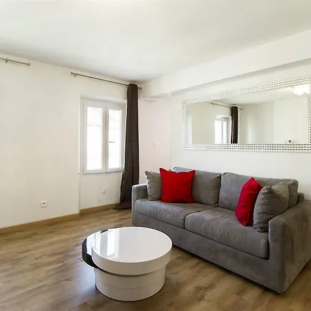 Florella Clemenceau Apartment *