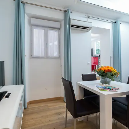 Florella Clemenceau Apartment *